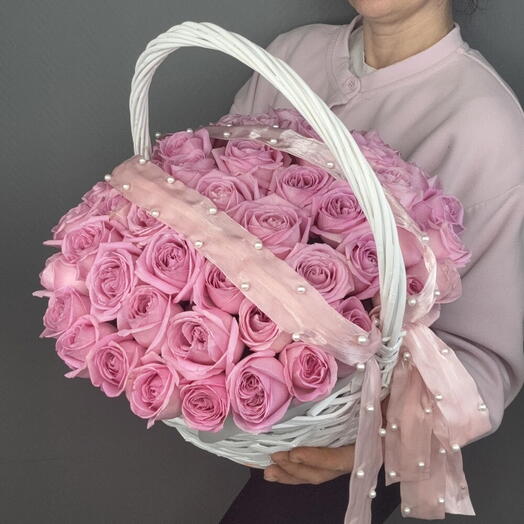 Корзина с розами 55 штук