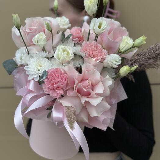 Композиция с эустомой и ажурной розой 🌸