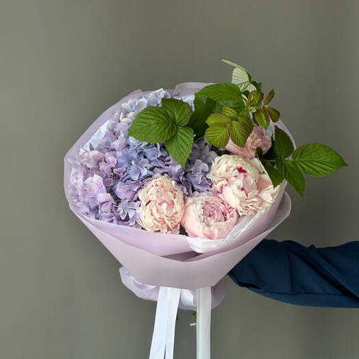 Микс гортензий и пионов
