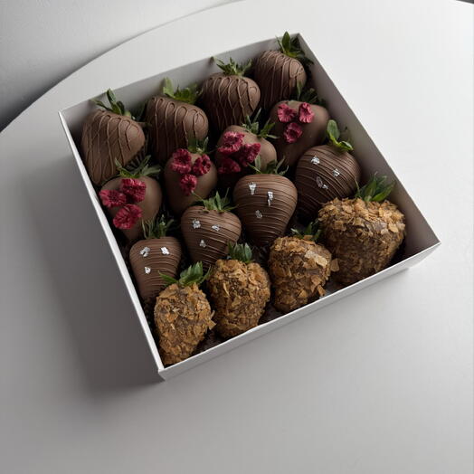 Dulce regalo fresa en chocolate