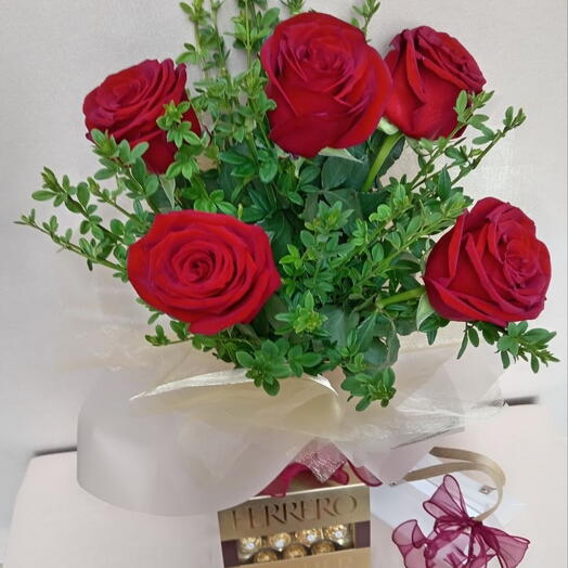 Elegant bouquet 5 Holland Roses and Fererro Rocher chocolates
