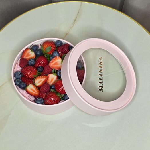 Коробка с клубникой "S" розовая