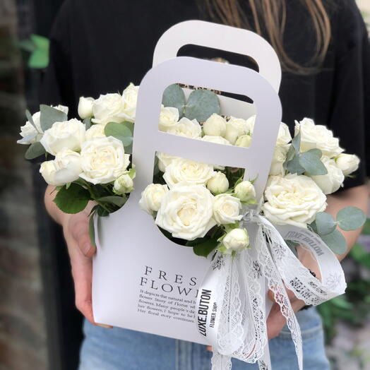 🤍🤍🤍Сумочка fresh flowers с кустовыми пионовидными розами
