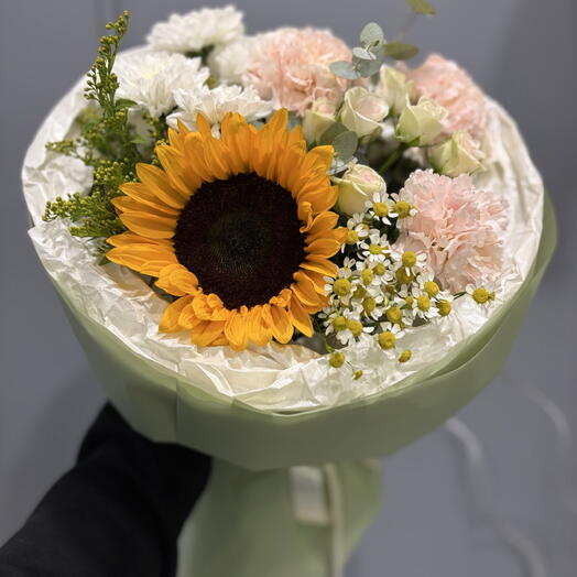 Шикарный букет с подсолнухом 💛