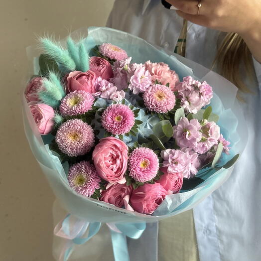 Букет с пионовидными розами, астрами и гортензией 💘