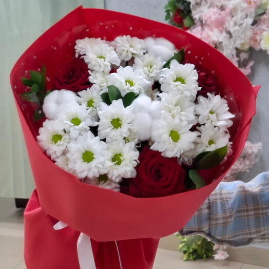 Розы красные и хлопок