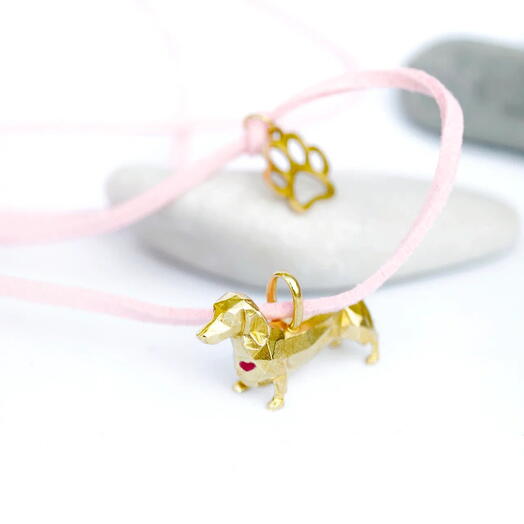 Кулон собака Такса с розовым сердечком, цв.золотистый