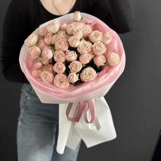 Нежный букет с кустовой розой 💐