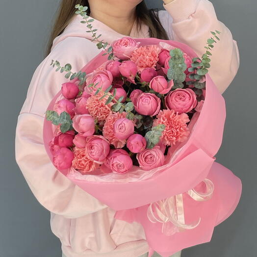 Пионовидные кустовые розовые розы 🌸