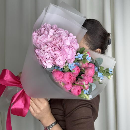 💕💕💕 Авторский букет с гортензией, незабудками и кустовыми розами
