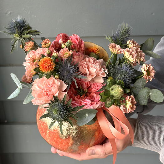 🍁Букет в натуральной тыкве с пионовидными розами, эрингиумом, занзибар и диантусами