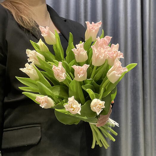 Букет для девушки из 15 тюльпанов 🌷