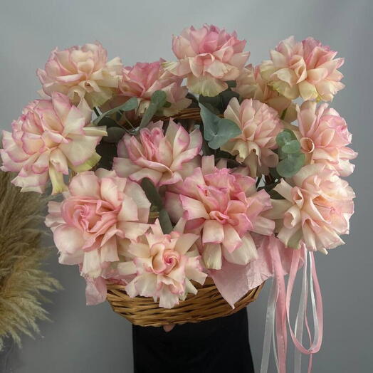 Корзина с ажурными розами💕