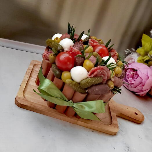 Мясной бенто торт