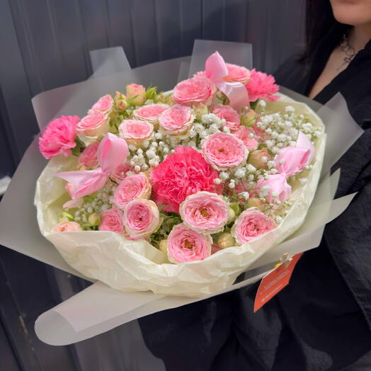 Кустовые🌸розы с яркими диантусами🎀