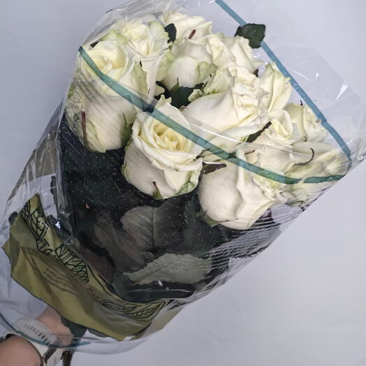 Пачка белых роз 🌹 13 шт