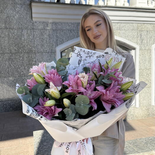 Mono bouquet of lilies