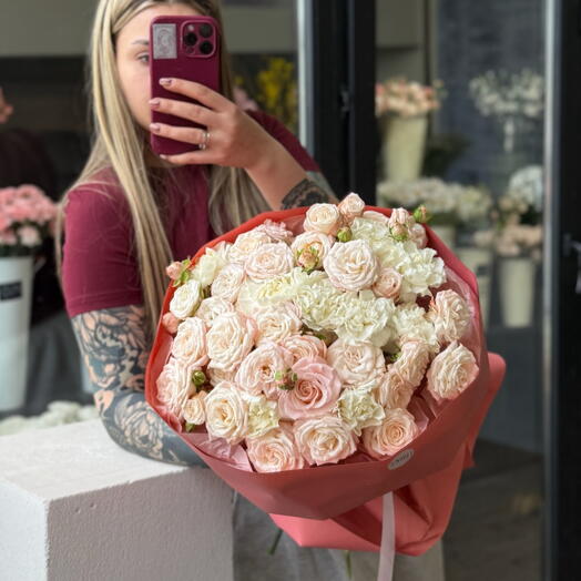 «White dream» букет с кустовыми пионовидными розами B59