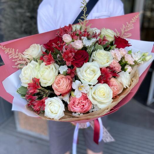 Альстромерия и розы