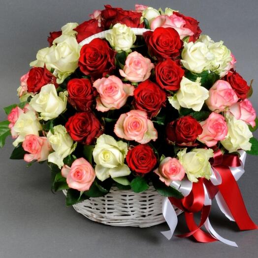 Корзина с цветами роза микс