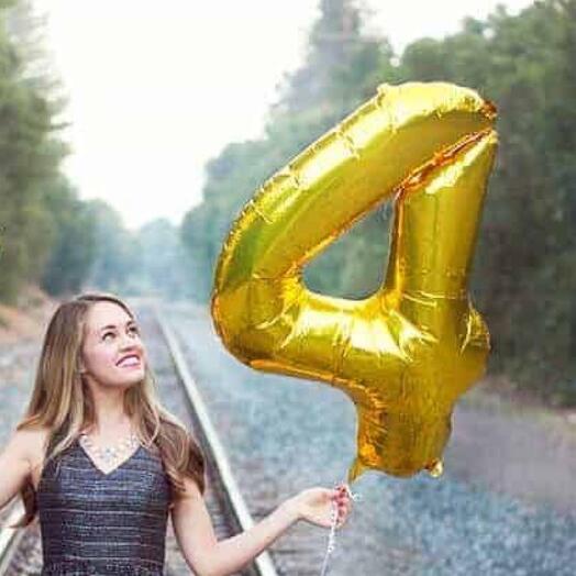 Фольгированный шар с гелием Золотая Четыре - 1 метр