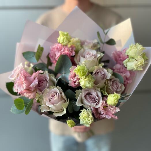 Ramo con rosas y eustoma