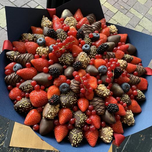 Клубничный букет «Gold»