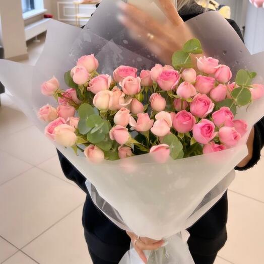 Букет из кустовых роз