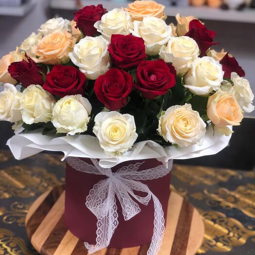 Flowers in a box of 35 roses mix