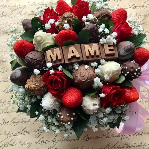 Bouquet of strawberries and flowers "Love"