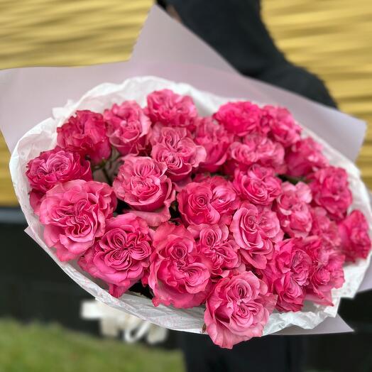 25 пионовидных роз