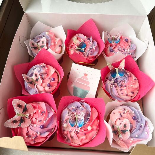 Cupcakes brillantes con mariposas