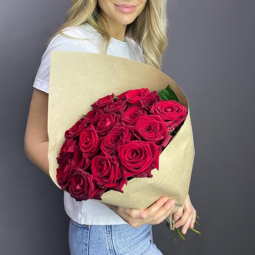 Bouquet of 19 roses in craft