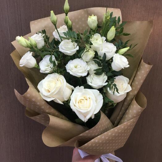 Bouquet of white Roses on a green background