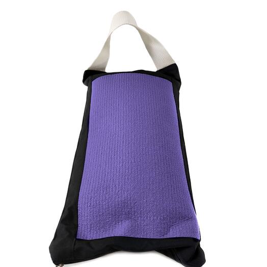 Cargo with handle with anti-slip insert