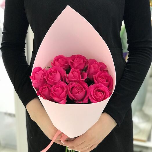 11 малиновых роз