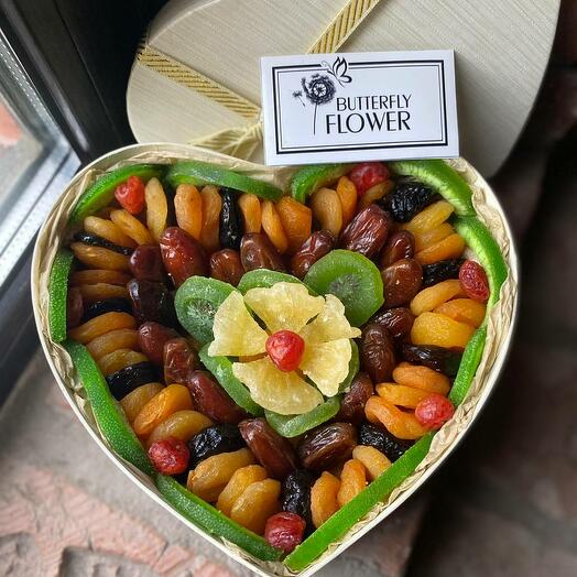 Дизайнерская коробка-сердце с сухофруктами Box "Сладкое сердце"