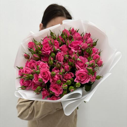 Букет из розовых кустовых роз 7шт