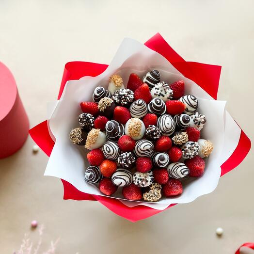 Strawberry bouquet "Savage"