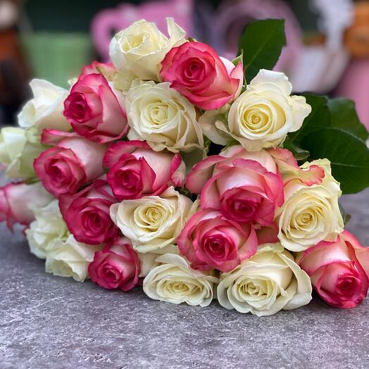 Ramo de 21 rosas cerca de Moscú