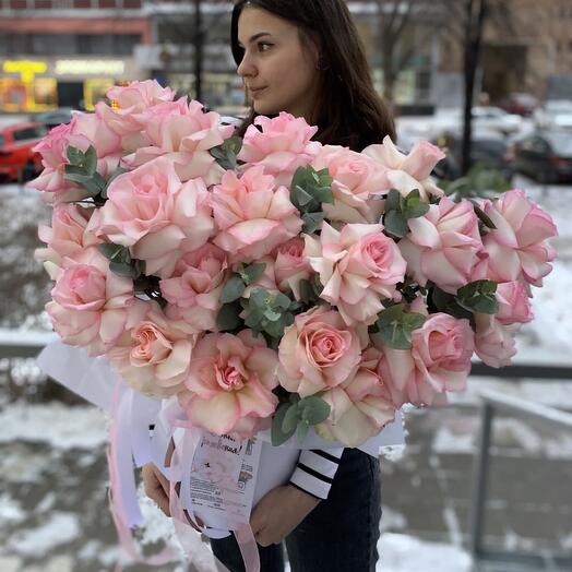 Розовая французская роза в букете 754