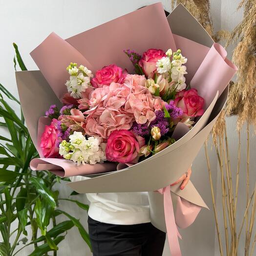Ramo de autor "sueño Rosa💕" con hortensias y rosas Rosadas
