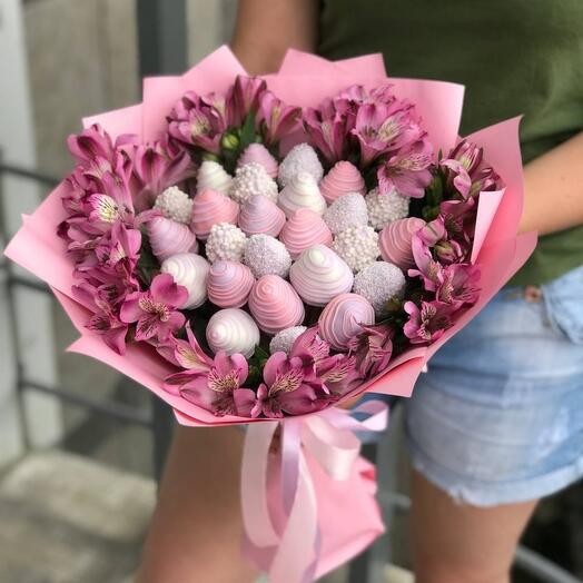 Букет Рапунцель с клубникой в шоколаде и альстромерией 💕
