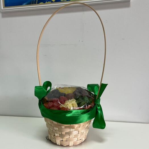 Корзинка с сухофруктами