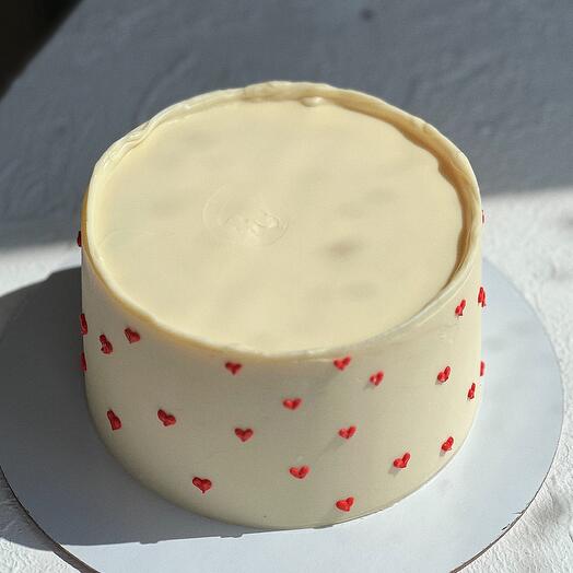 Торт с минималистичным декором