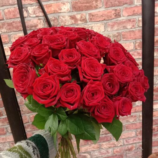 Подмосковная роза ред наоми 33 шт
