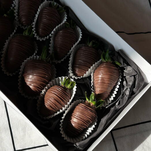 M-SIZE BOX | milk chocolate | клубника в молочном шоколаде