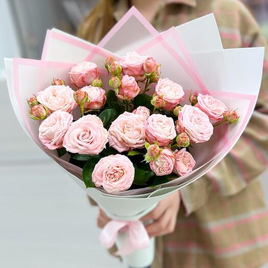 Букет кустовых пионовидных роз Мадам бомбастик