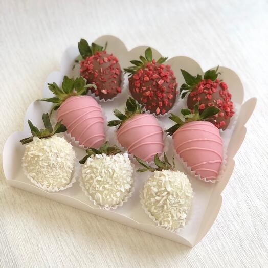 9 strawberries in Belgian chocolate set