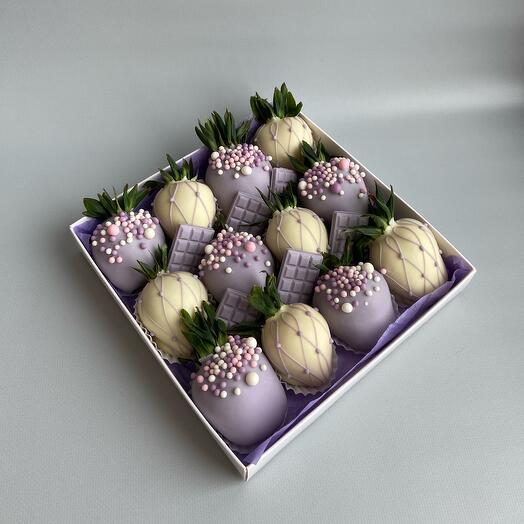 Chocolate-covered strawberry set 022